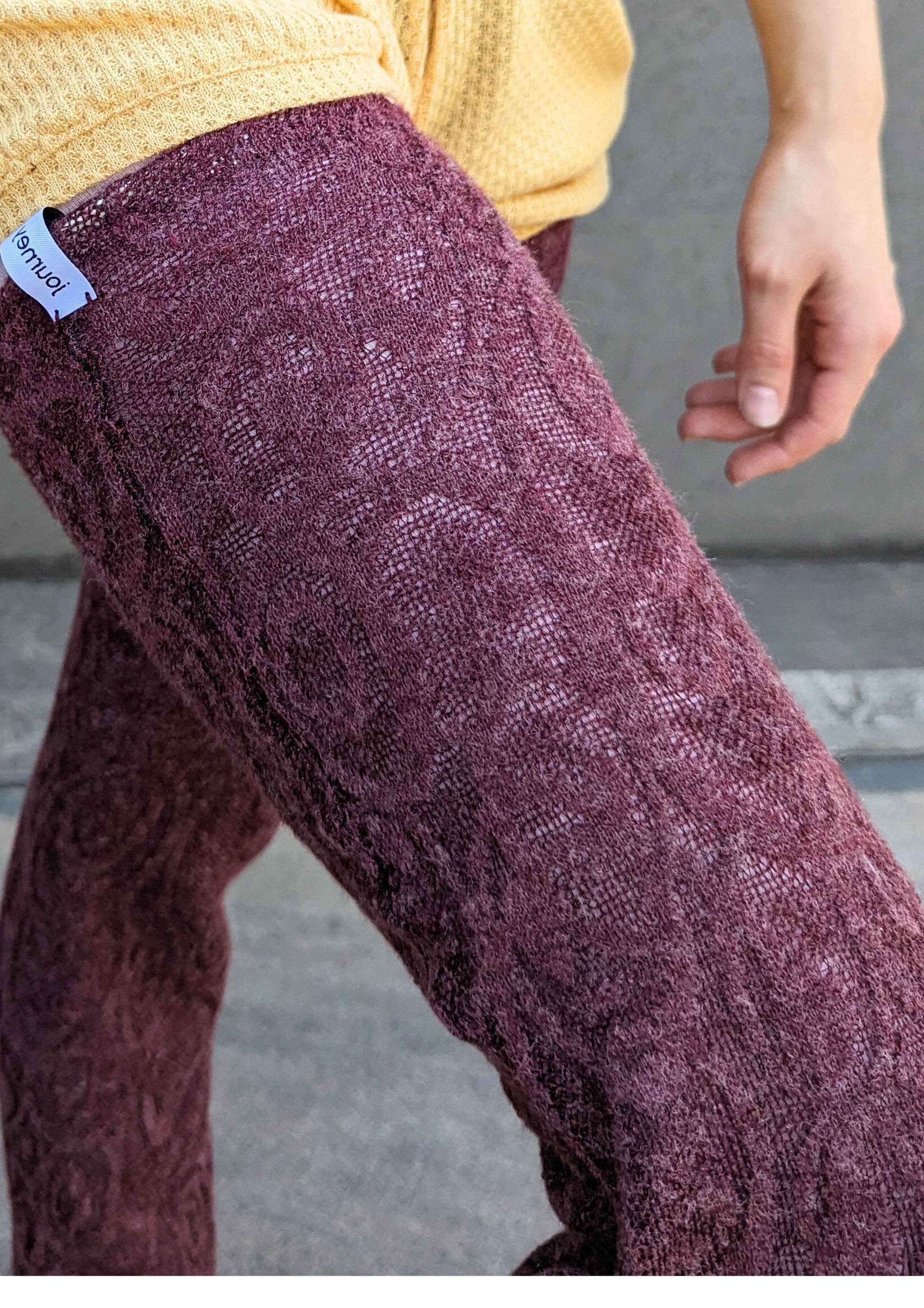Highline Leg warmers in stretch lace Plum