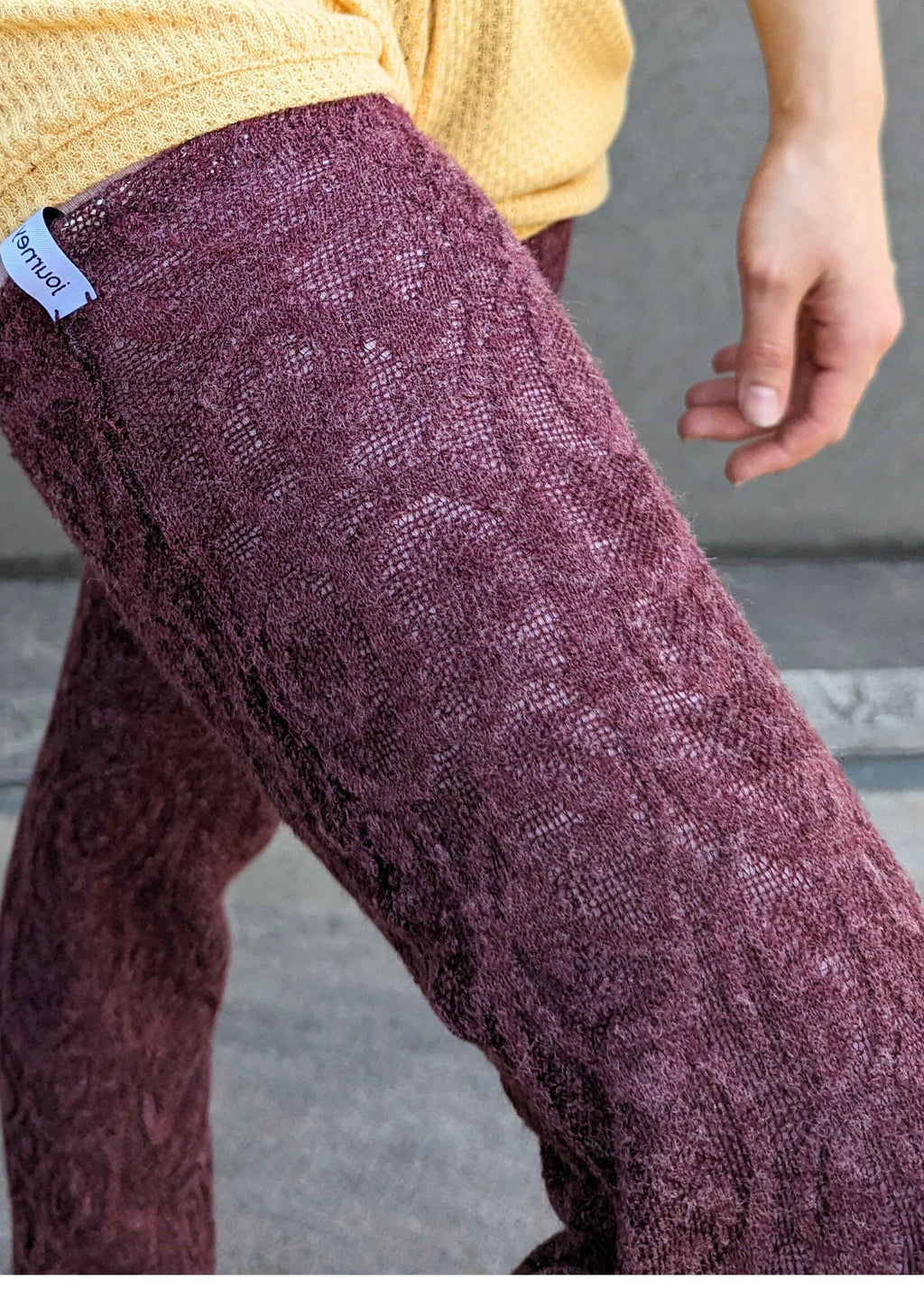 Highline Leg warmers in stretch lace Plum
