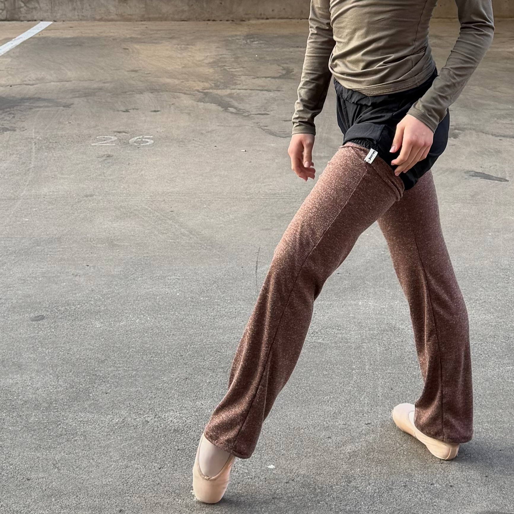 Highline leg warmers in Clay