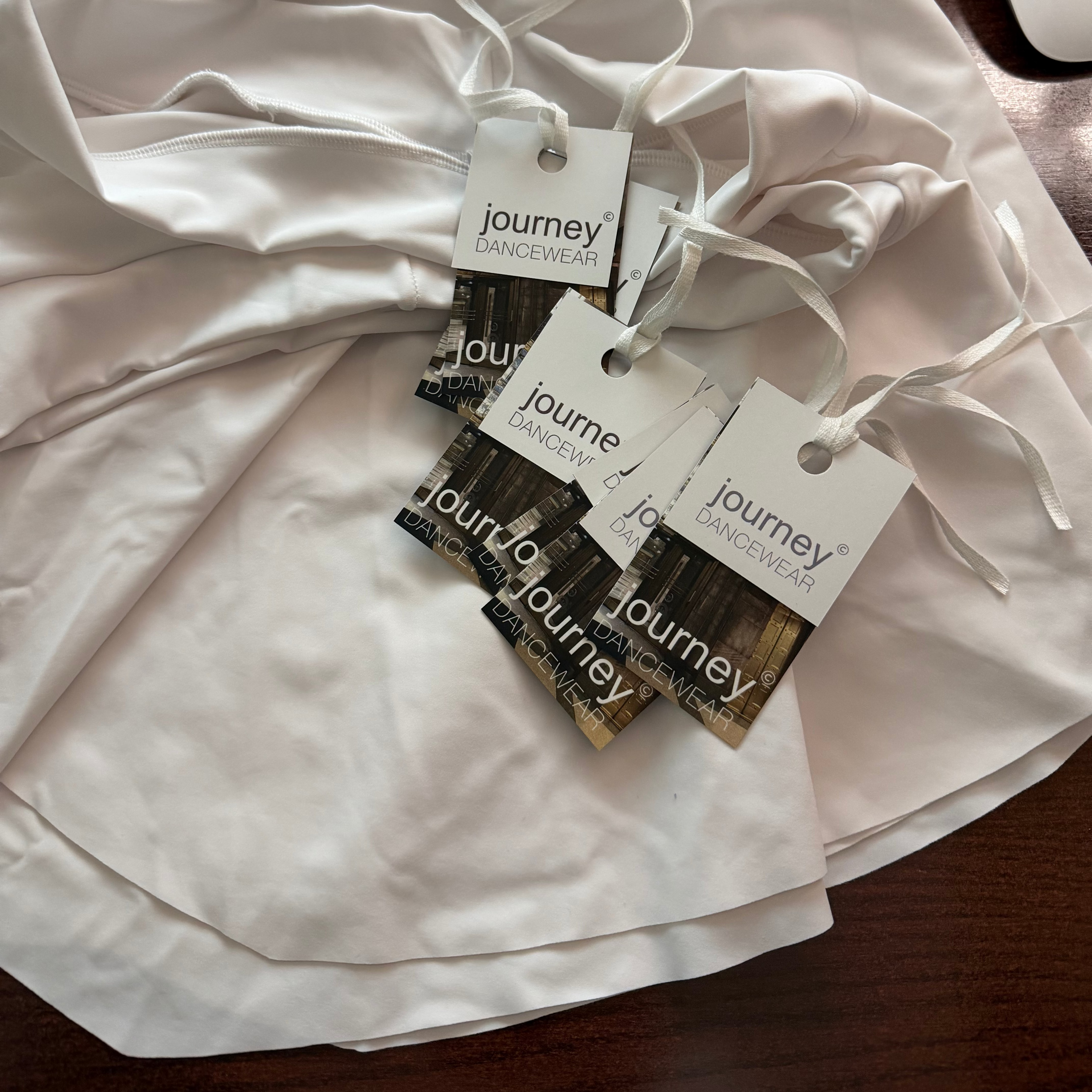 NY White Avenue Skirt