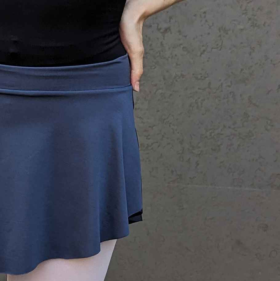 Avenue skirt in Pebble