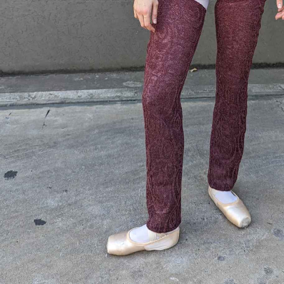 Highline Leg warmers in stretch lace Plum